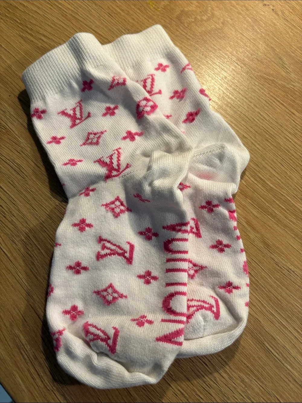 💯 authentic. Came with the LV sneakers. White and Pink Monogram